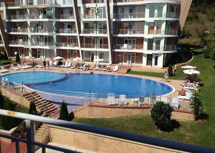 сансет кошарица: солнечный берег